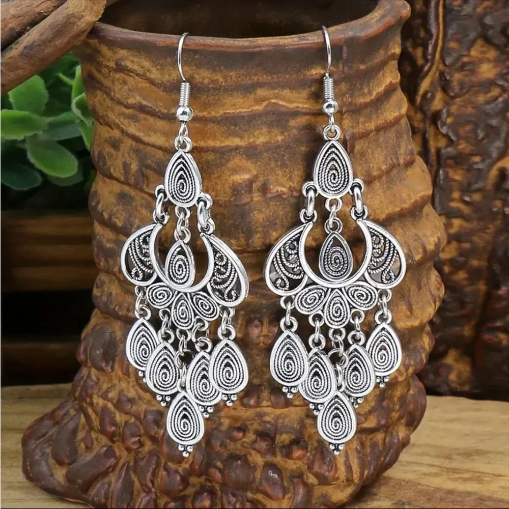 Exquisite Vintage Style Chandelier Earrings‎ Retro Inspired Silver Tribal Design